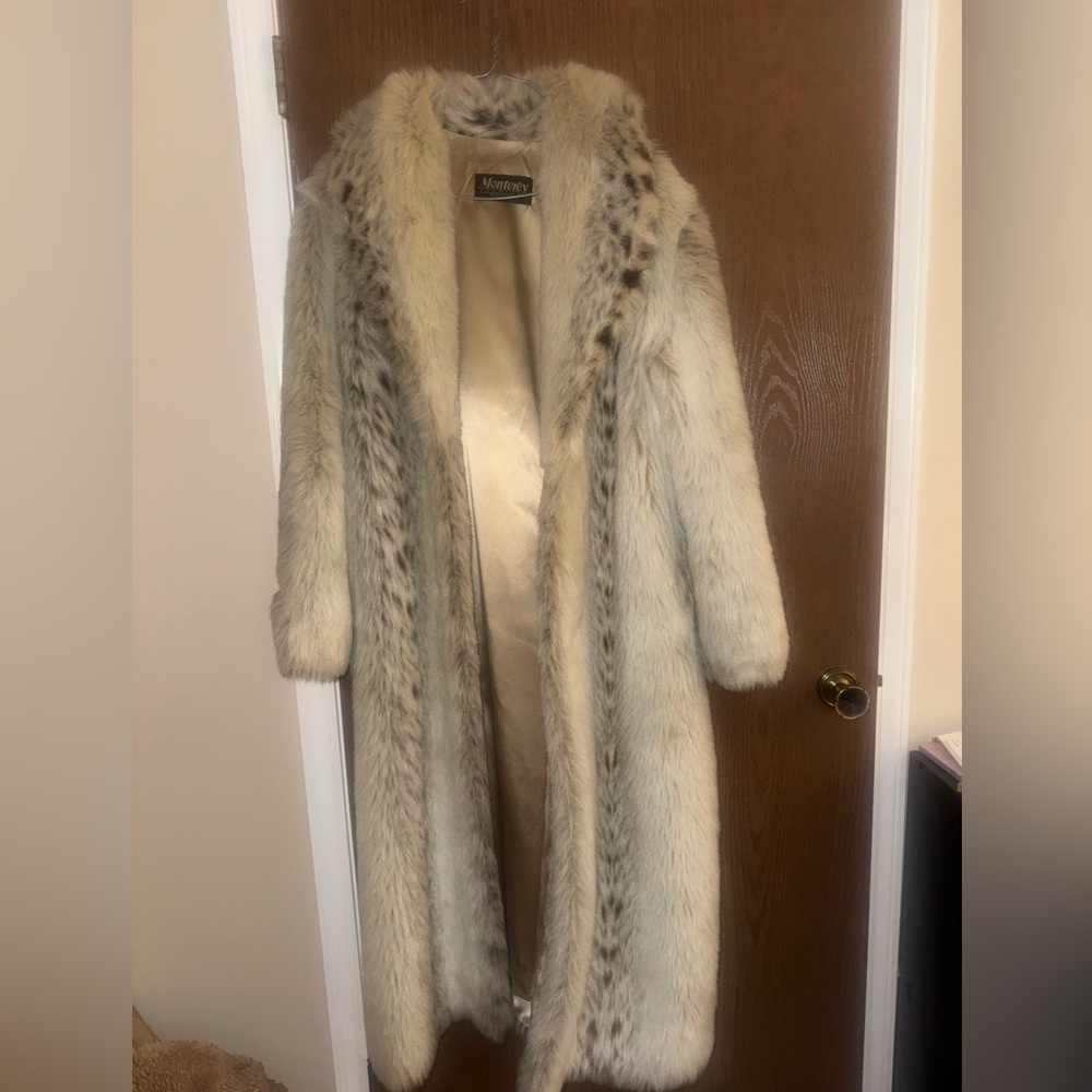 Beige/ silver fur coat